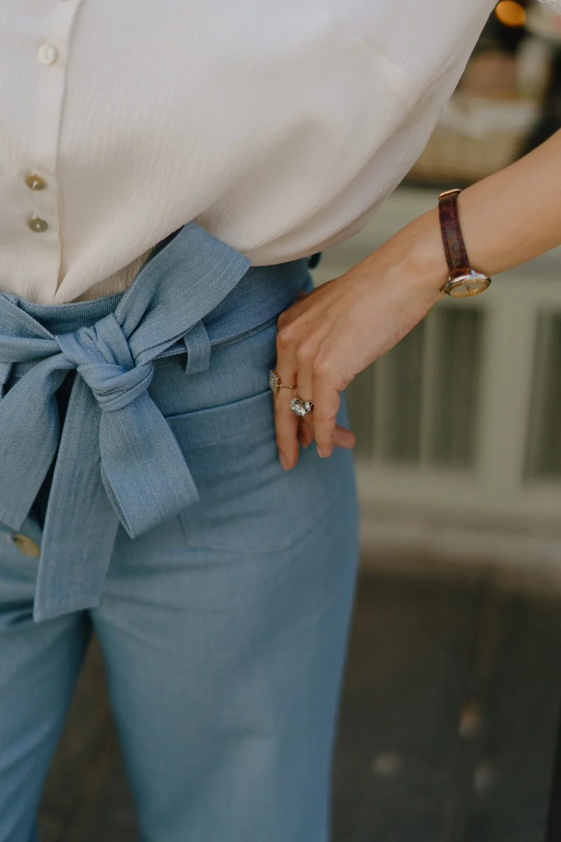 Jean bleu ciel femme 7/8 taille haute – une coupe élégante, fabriquée en France