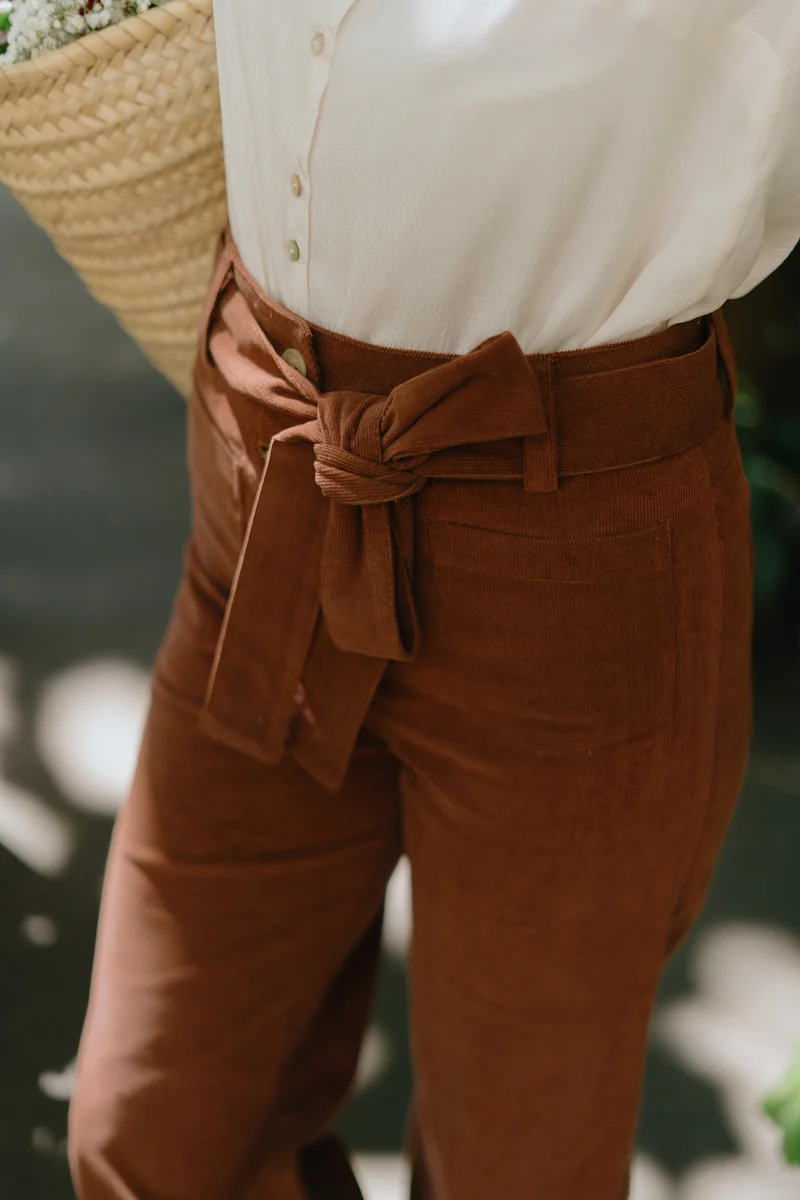 Pantalon velours côtelé femme taille haute – élégant et confortable