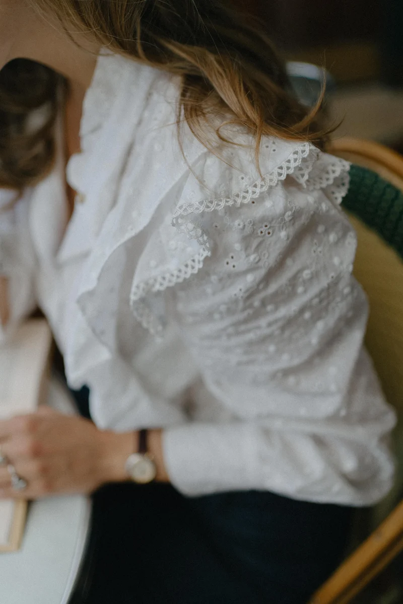 Blouse blanche brodée femme – broderie anglaise élégante