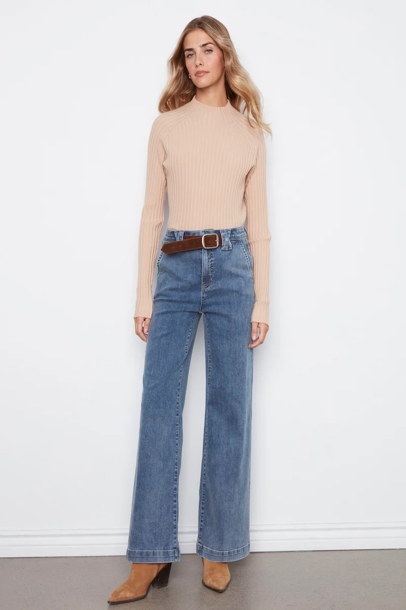 Le jean à jambe large avec ceinture Charlie B | C5807-431A