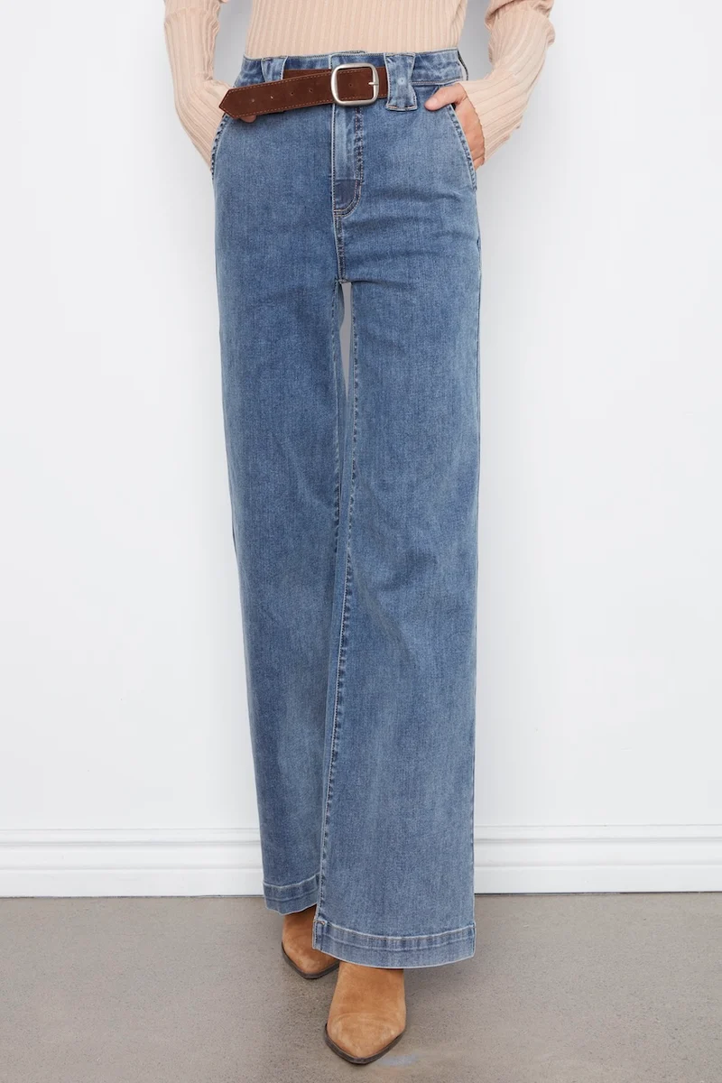 Le jean à jambe large avec ceinture Charlie B | C5807-431A