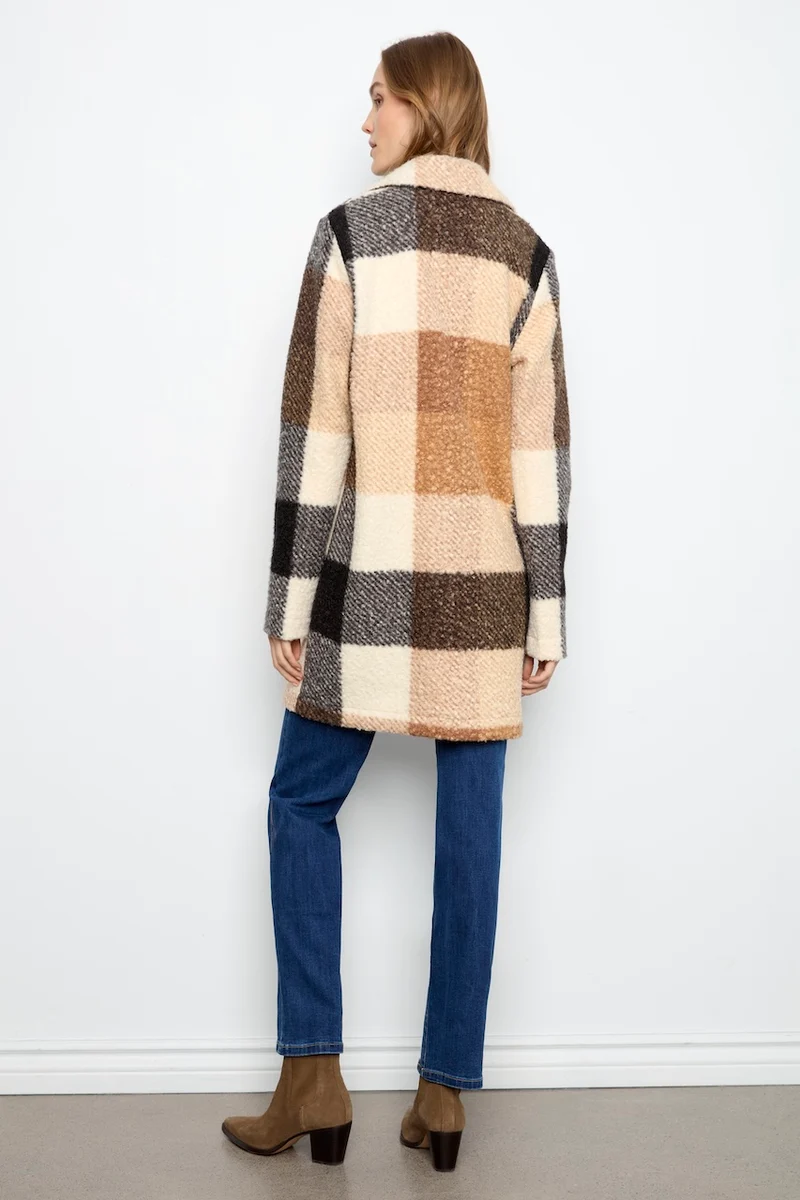 Le manteau à carreaux en bouclé Charlie B | C6141ZR-707B