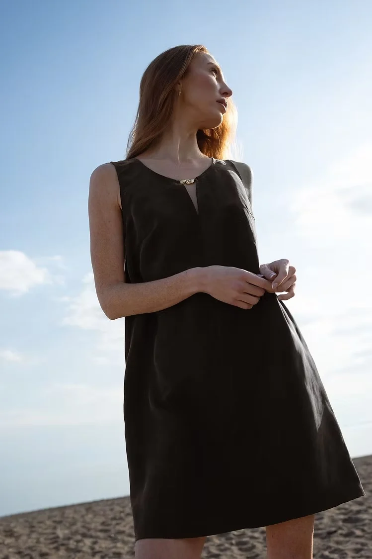 MODERN SUNDAY Robe Keyhole - Noir