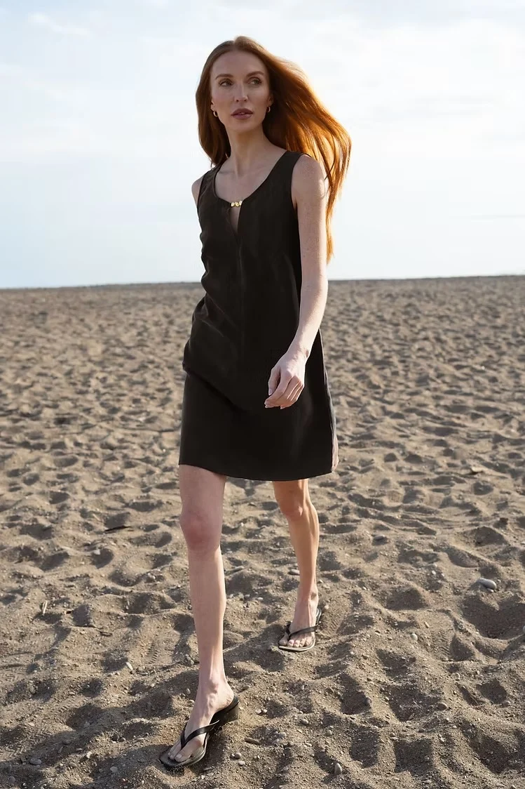 MODERN SUNDAY Robe Keyhole - Noir