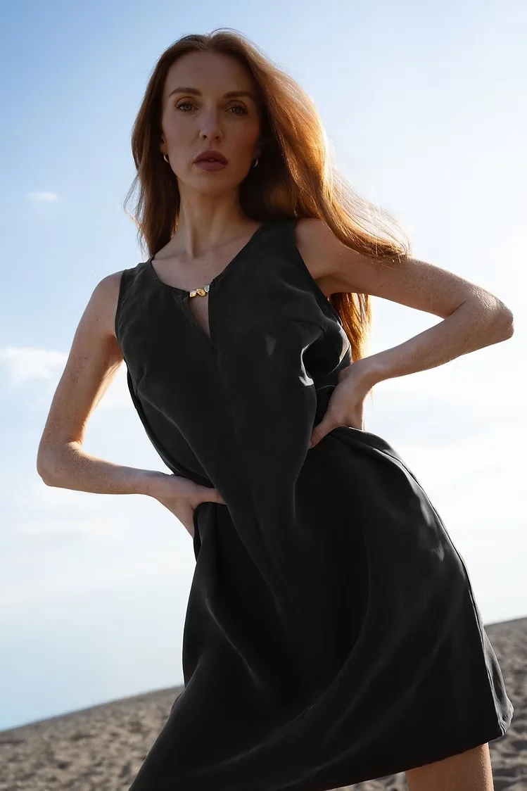 MODERN SUNDAY Robe Keyhole - Noir