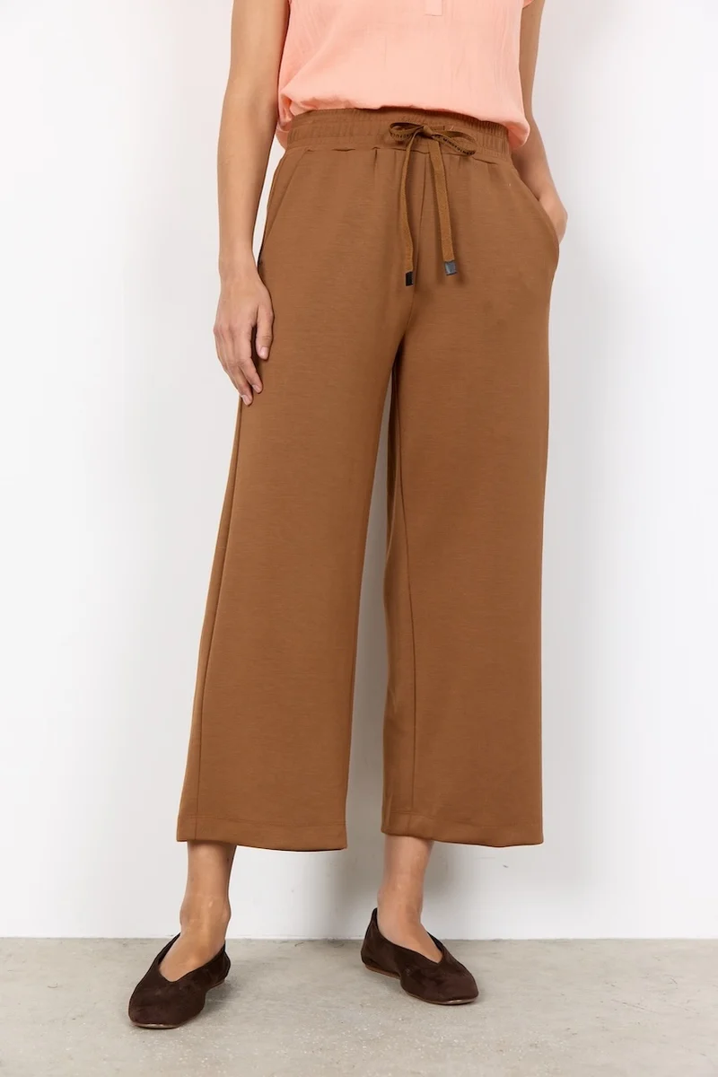 Le pantalon détente à jambe droite Soya Concept | 25190
