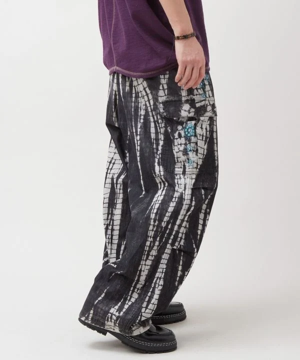 Pantalon en jean brodé de miroirs