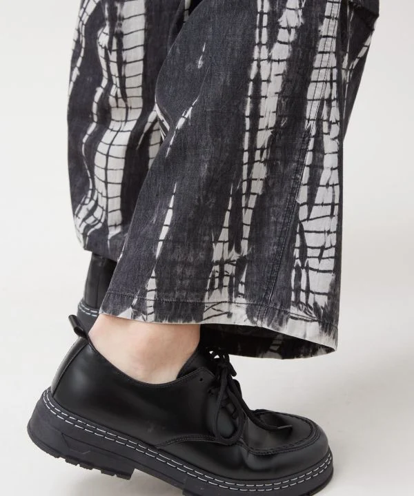 Pantalon en jean brodé de miroirs