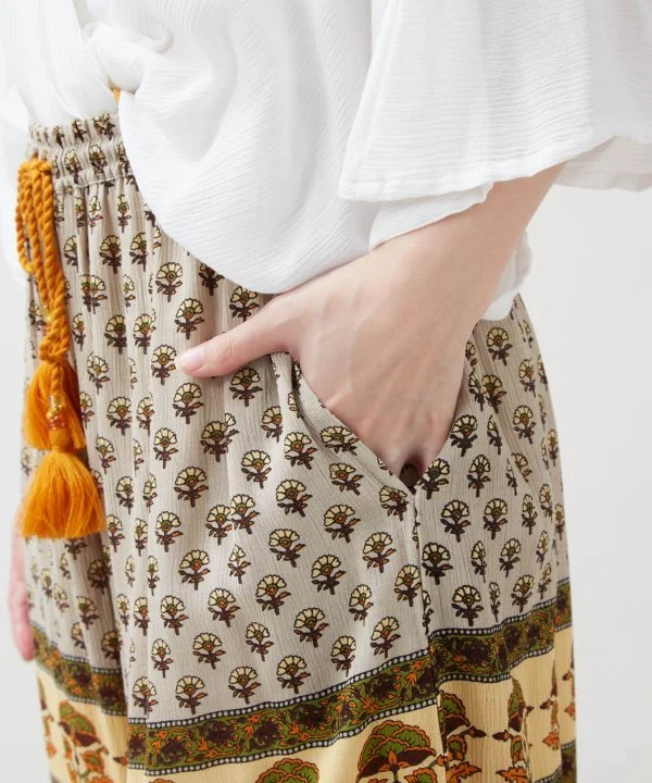 Pantalon bohème aux tons terreux