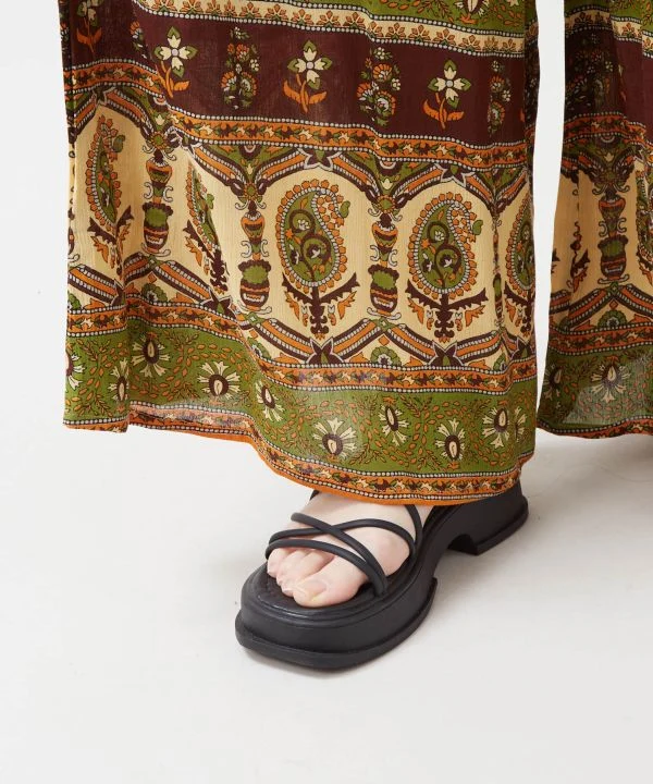 Pantalon bohème aux tons terreux