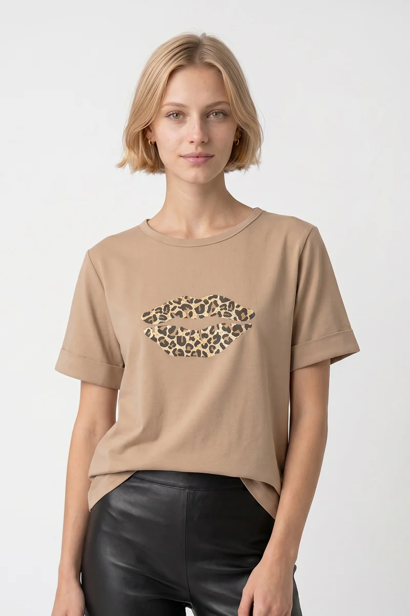 T-shirt lips