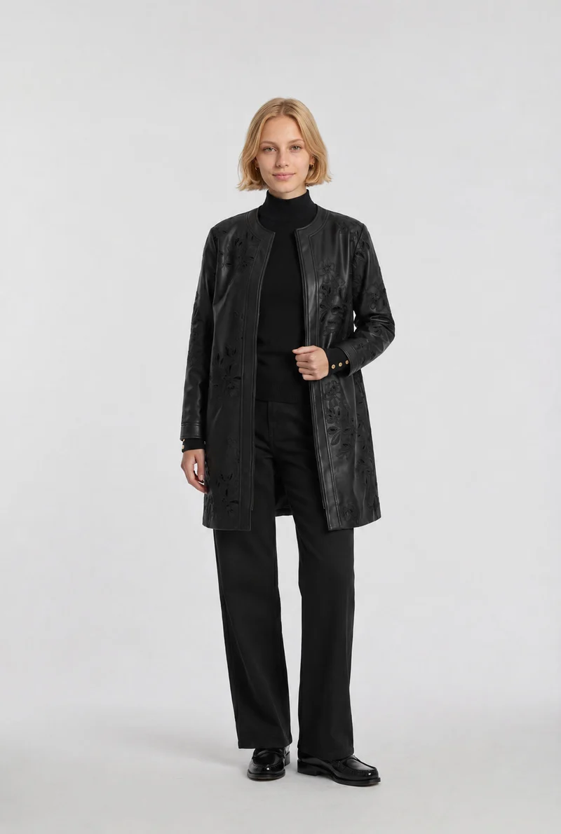 Manteau en éco-cuir brodé