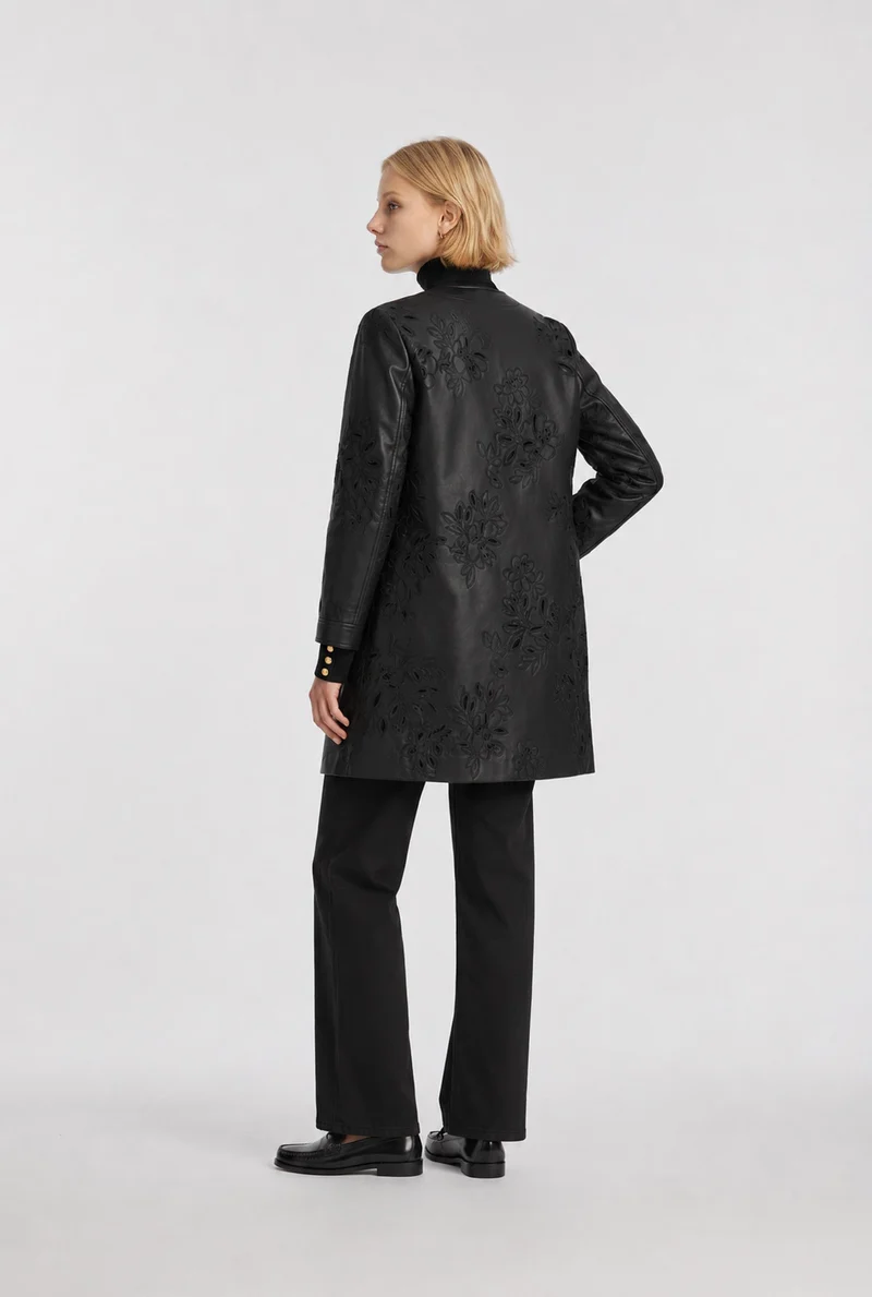 Manteau en éco-cuir brodé