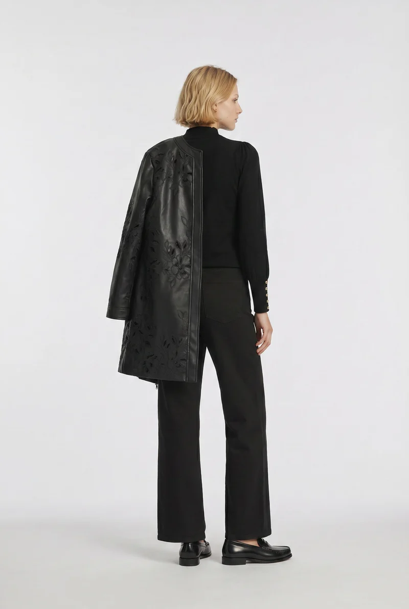 Manteau en éco-cuir brodé