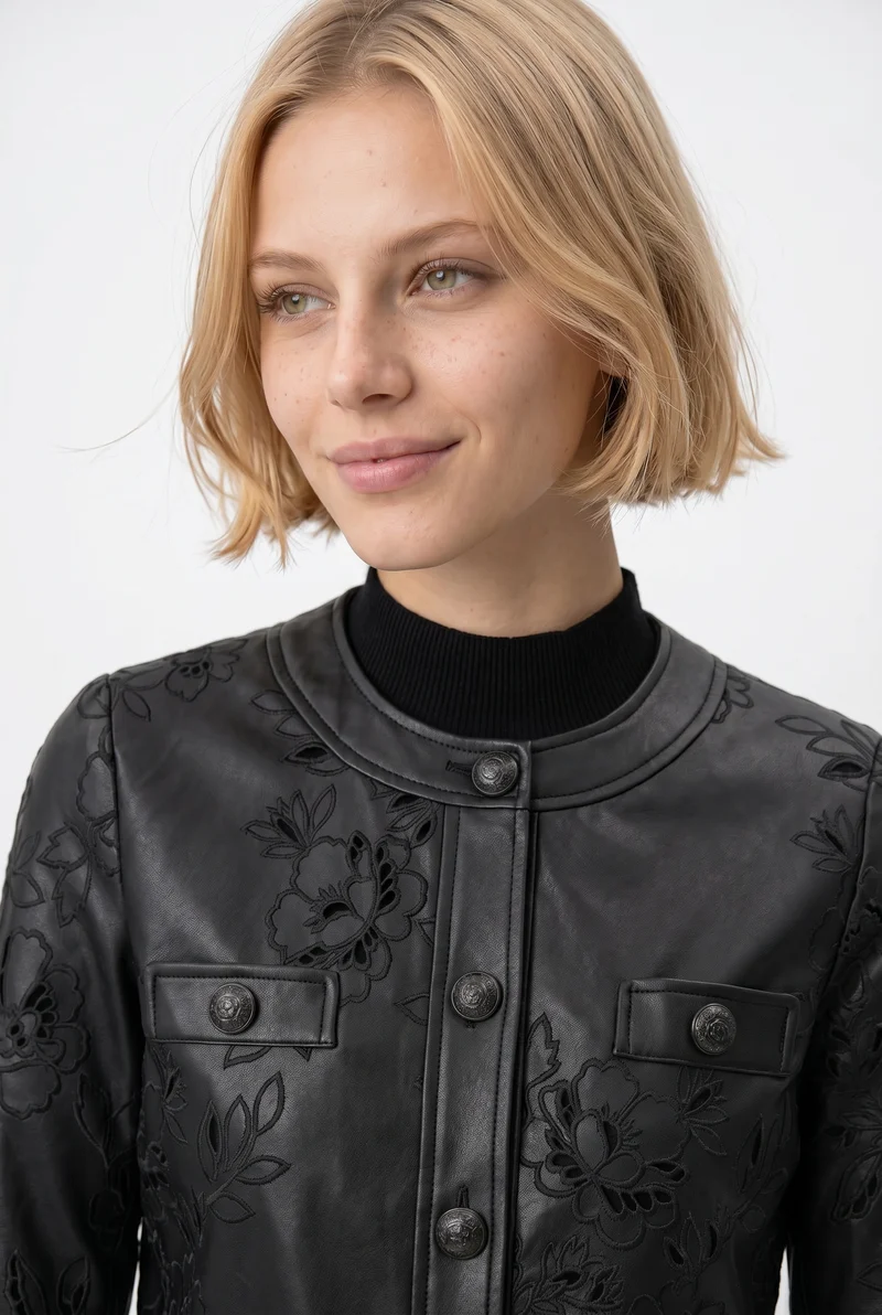 Veste en éco-cuir brodée