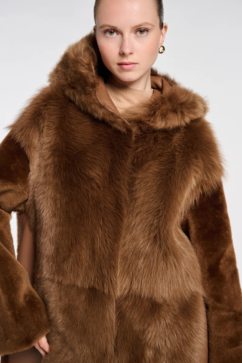 Manteau bi-matière en fourrure