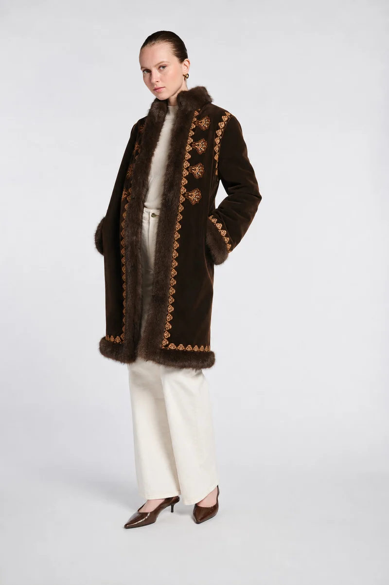 Manteau brodé bi-matière