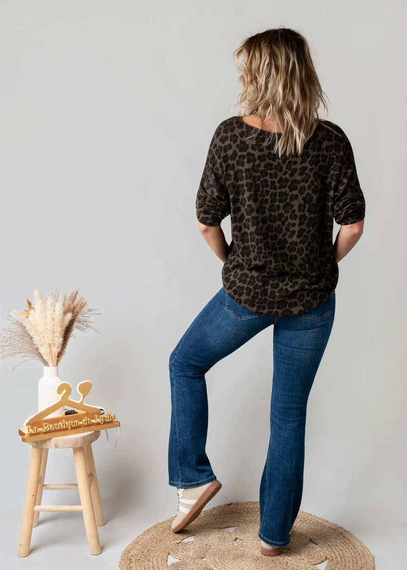 Pull fin col V léopard chocolat Carla