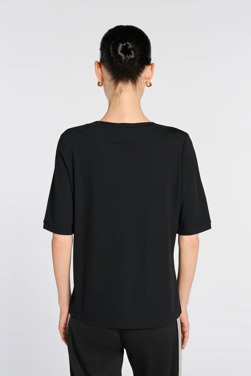 T-shirt logo