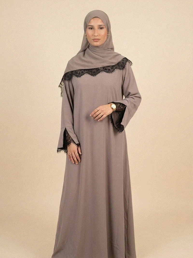 Royale – Abaya fluide à dentelle contrastée