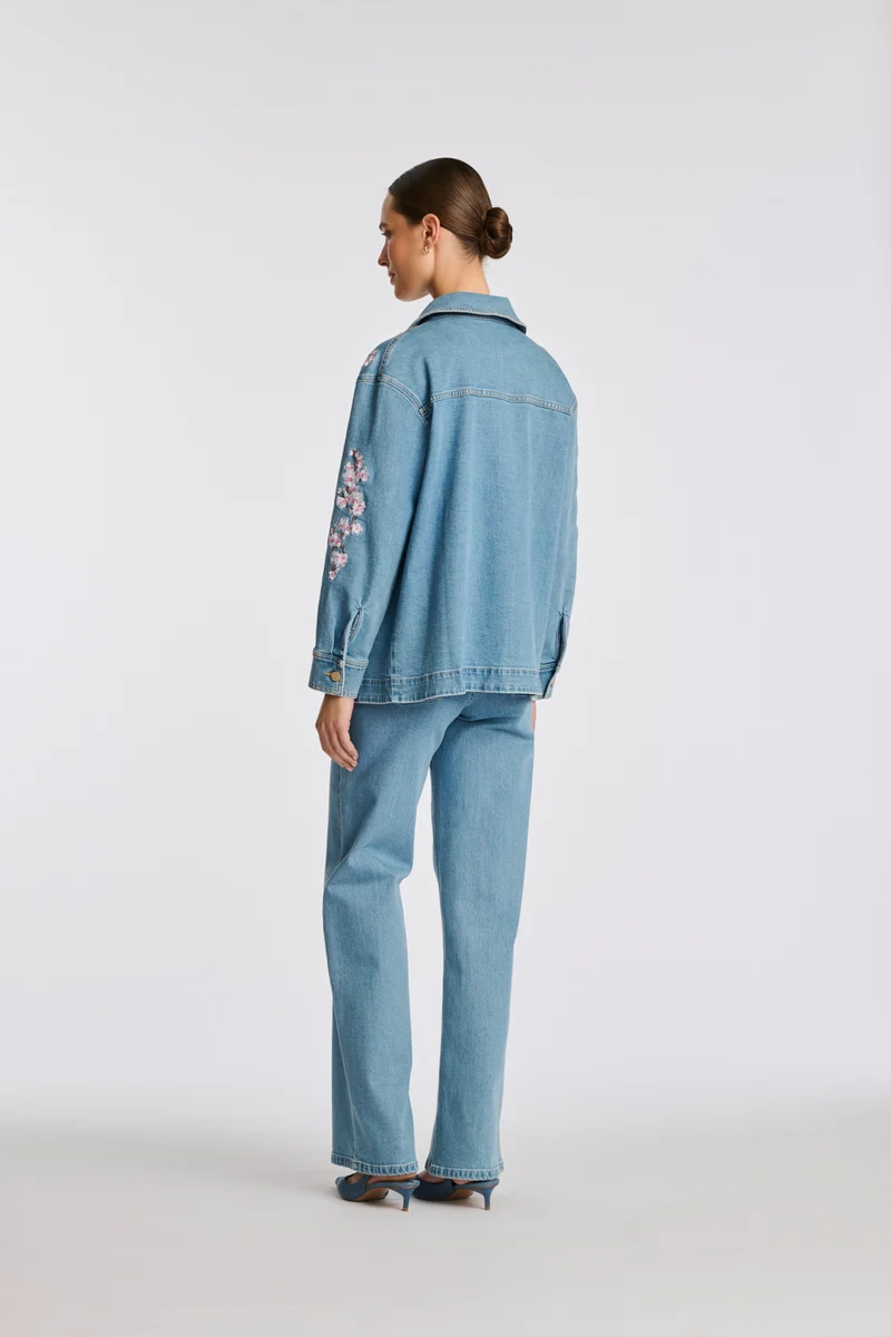 Blouson en jean brodé