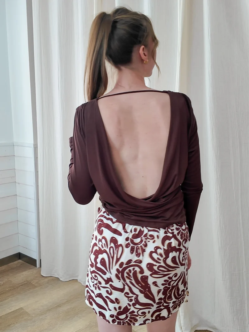 T-shirt Madeline - Top dos nu drapé manches longues marron