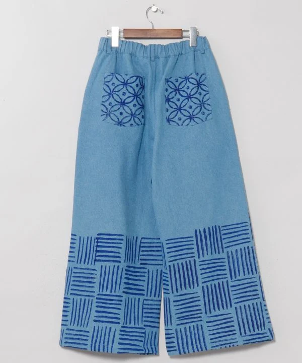 Pantalon en denim à motif imprimé