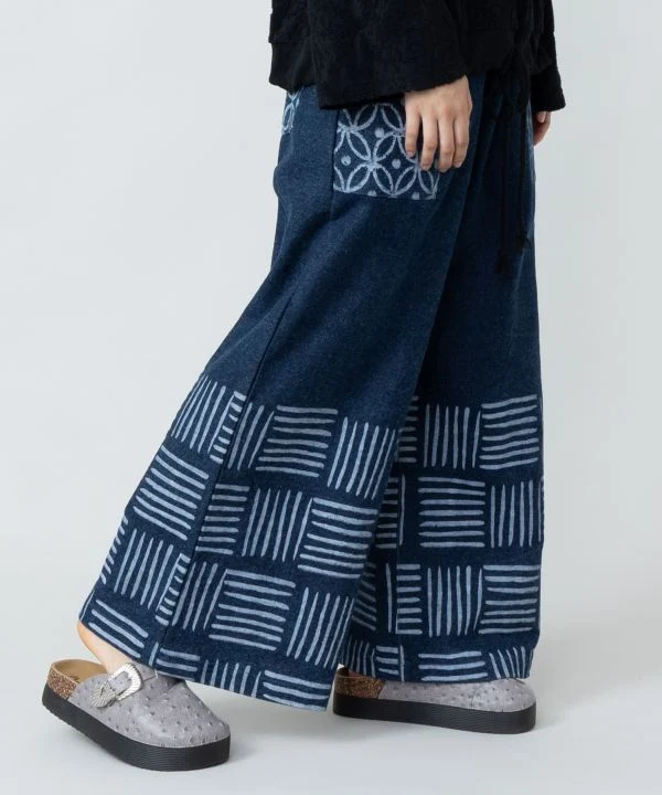 Pantalon en denim à motif imprimé