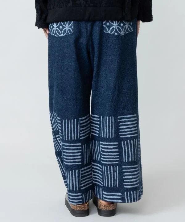 Pantalon en denim à motif imprimé