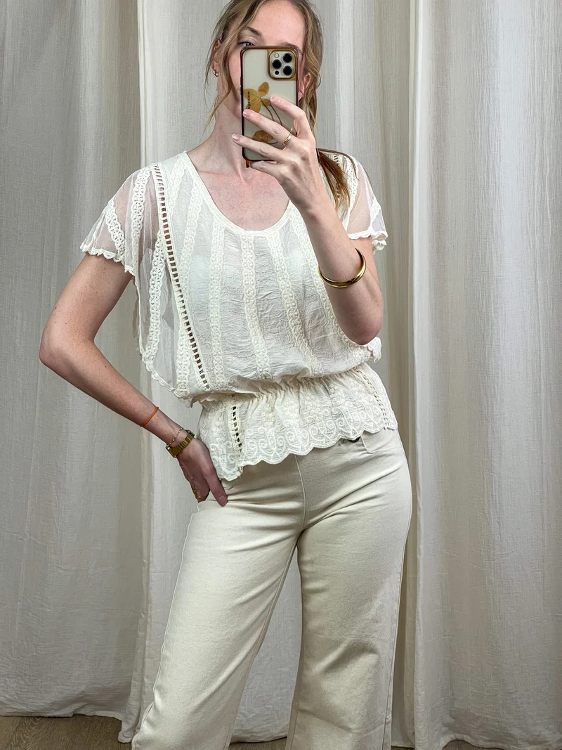 Top Khaleesi - Blouse bohème brodée écru avec dentelle