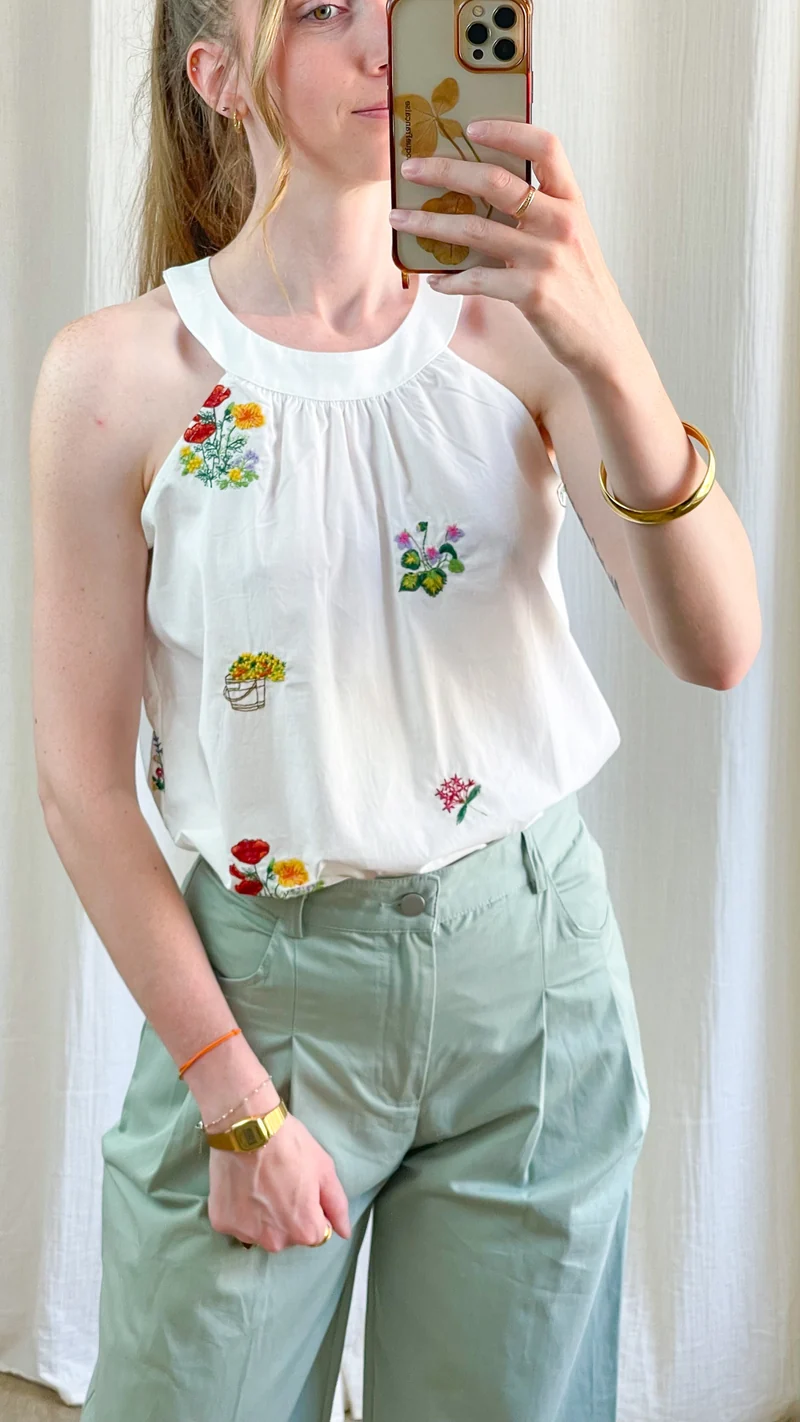 Top Mona - Haut blanc col américain broderies florales