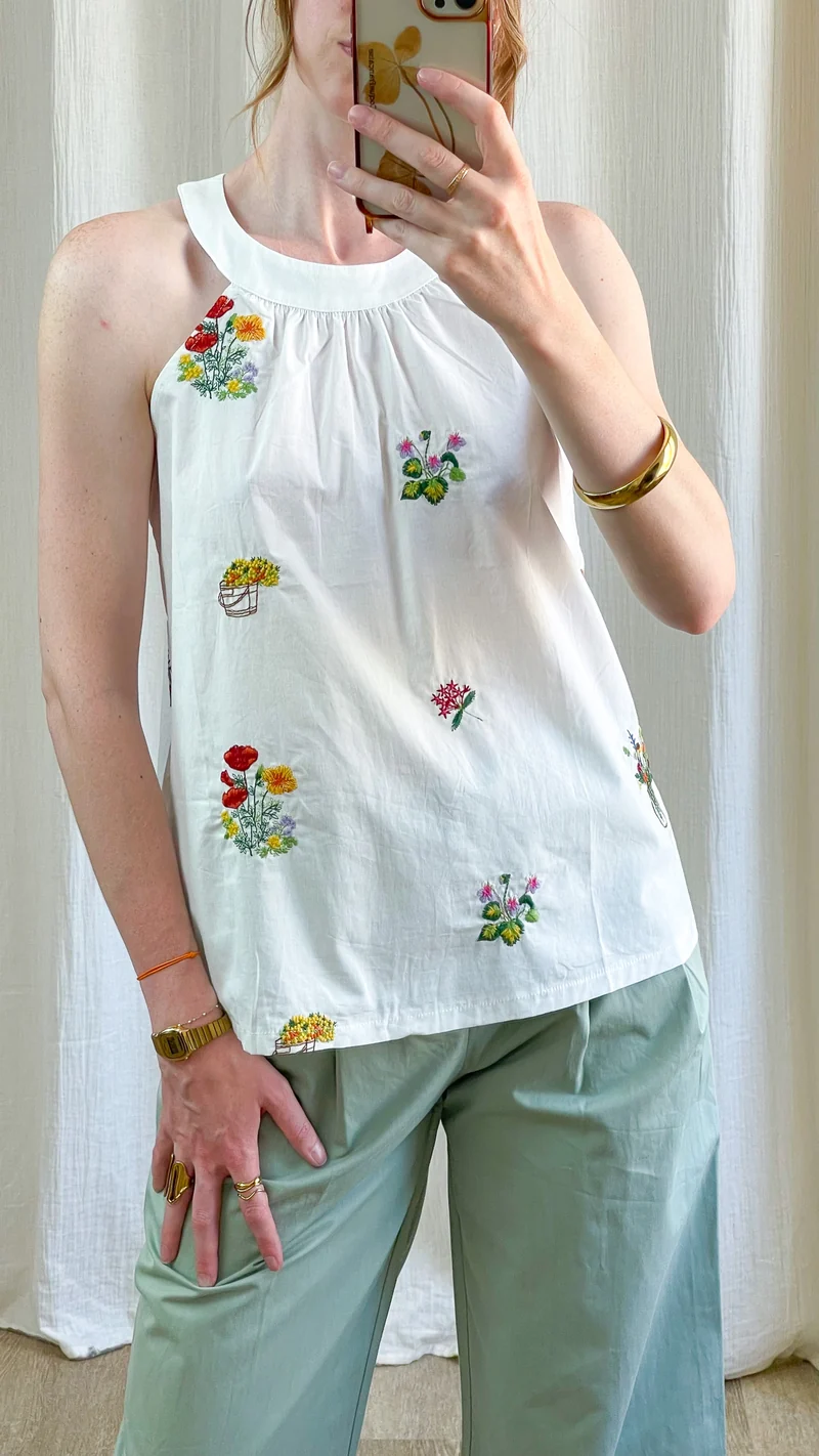 Top Mona - Haut blanc col américain broderies florales