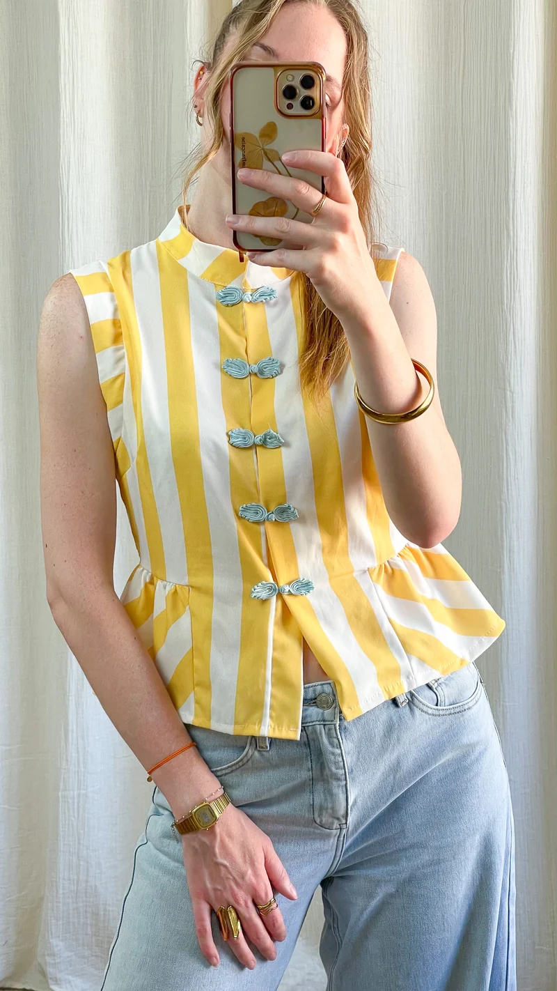 Top Mandarin - Haut rayé jaune à brandebourgs turquoise