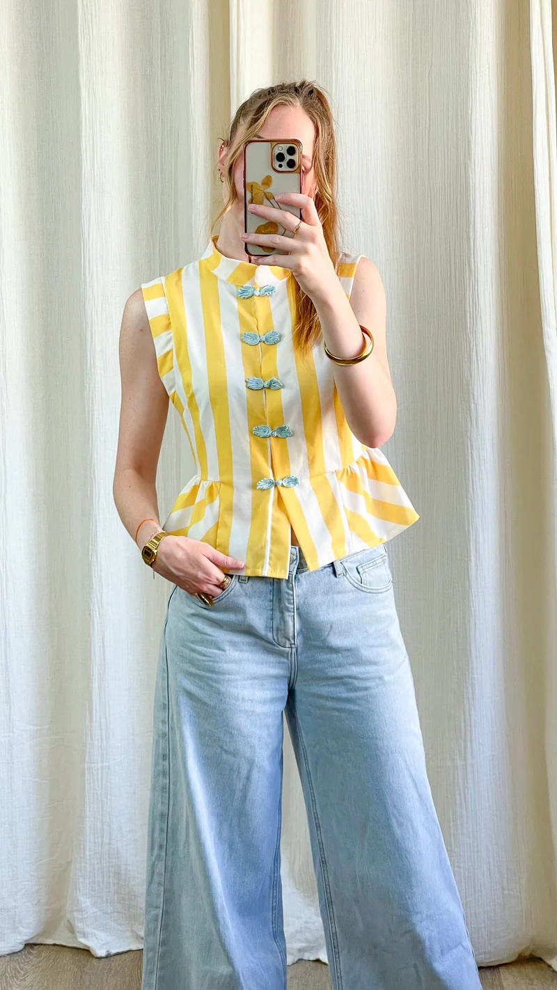 Top Mandarin - Haut rayé jaune à brandebourgs turquoise