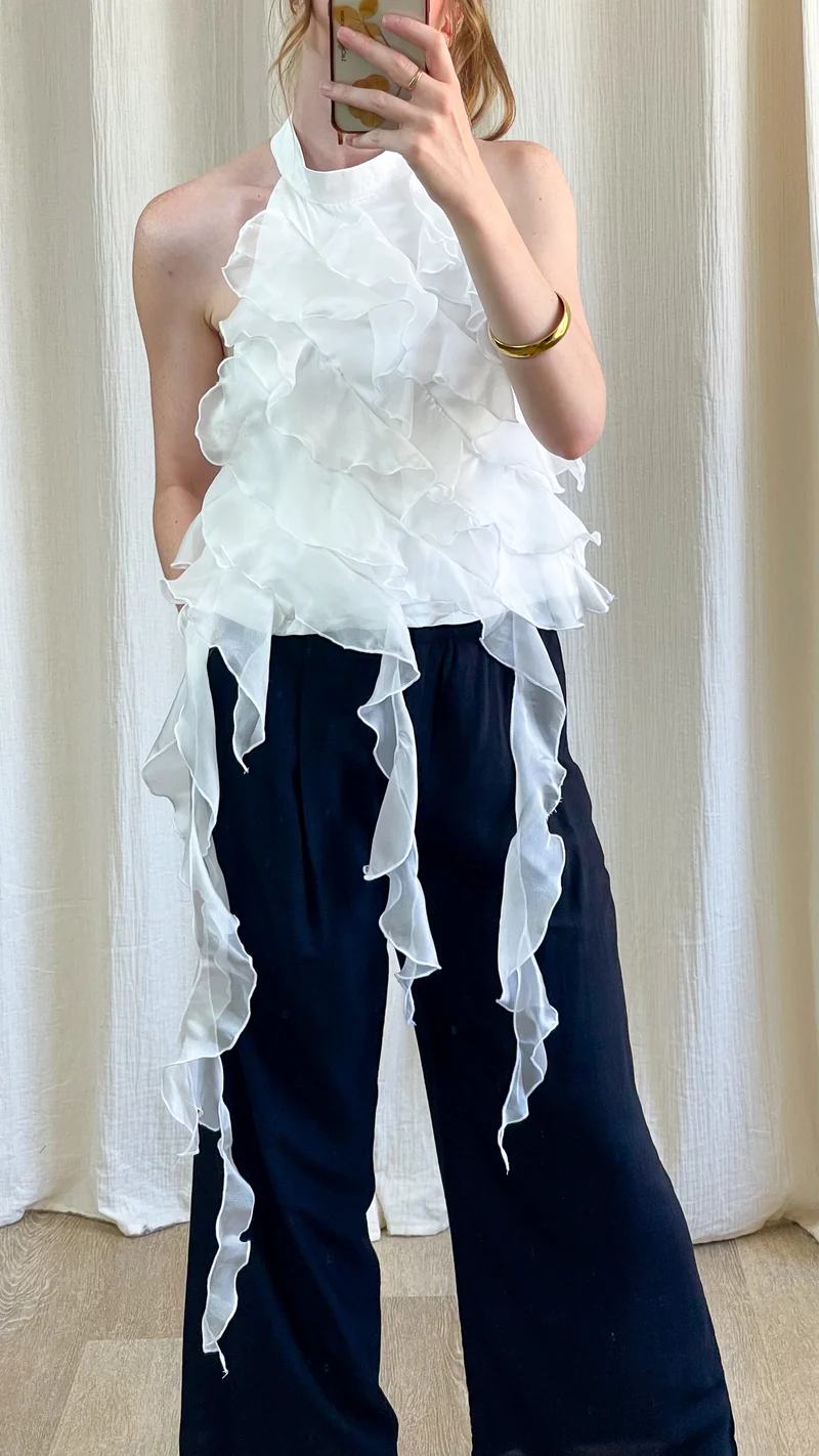 Top Léa - Haut halter blanc à volants cascade dos nu