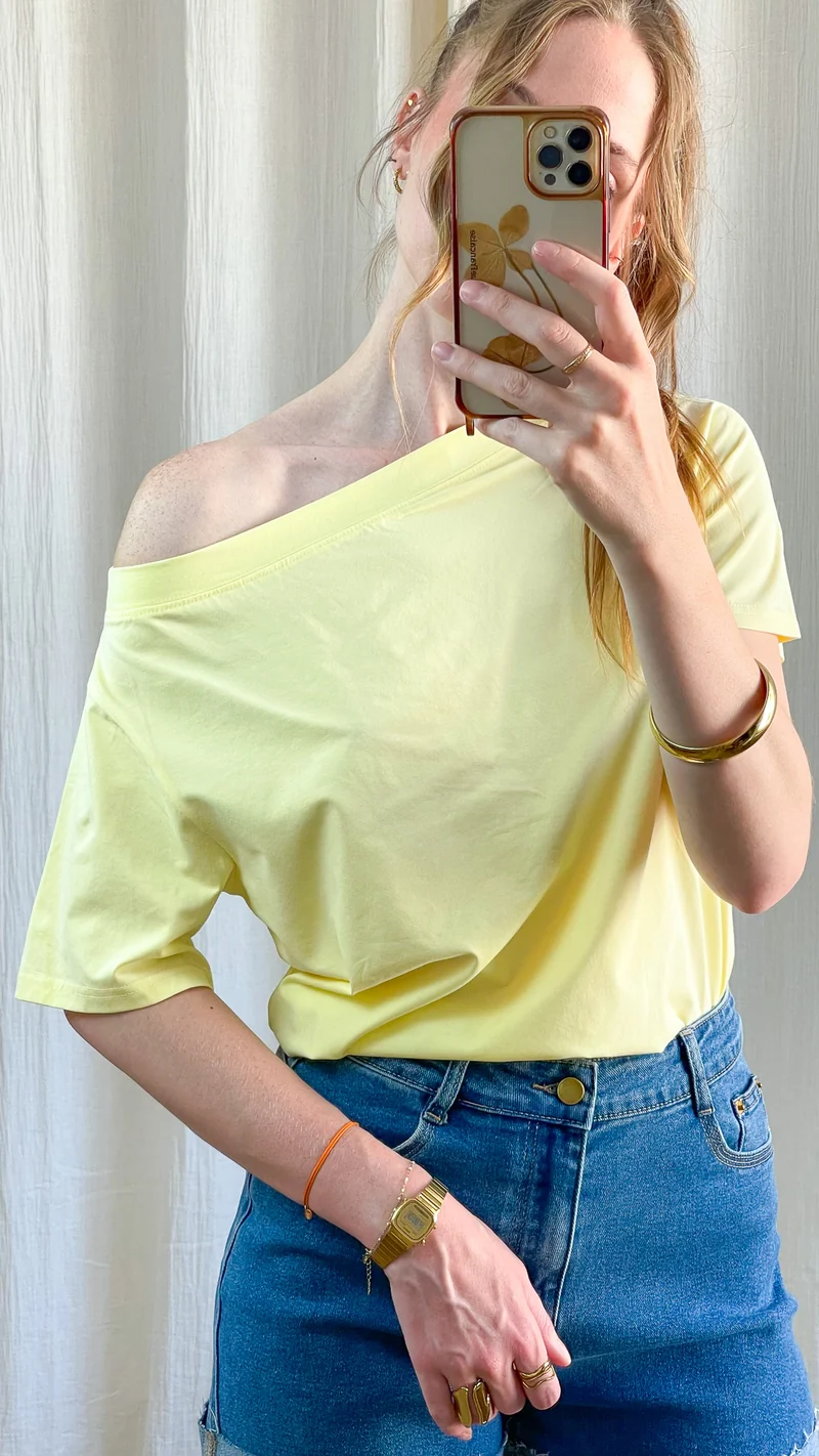 T-shirt Nina - Top épaule dénudée jaune pastel coupe fluide