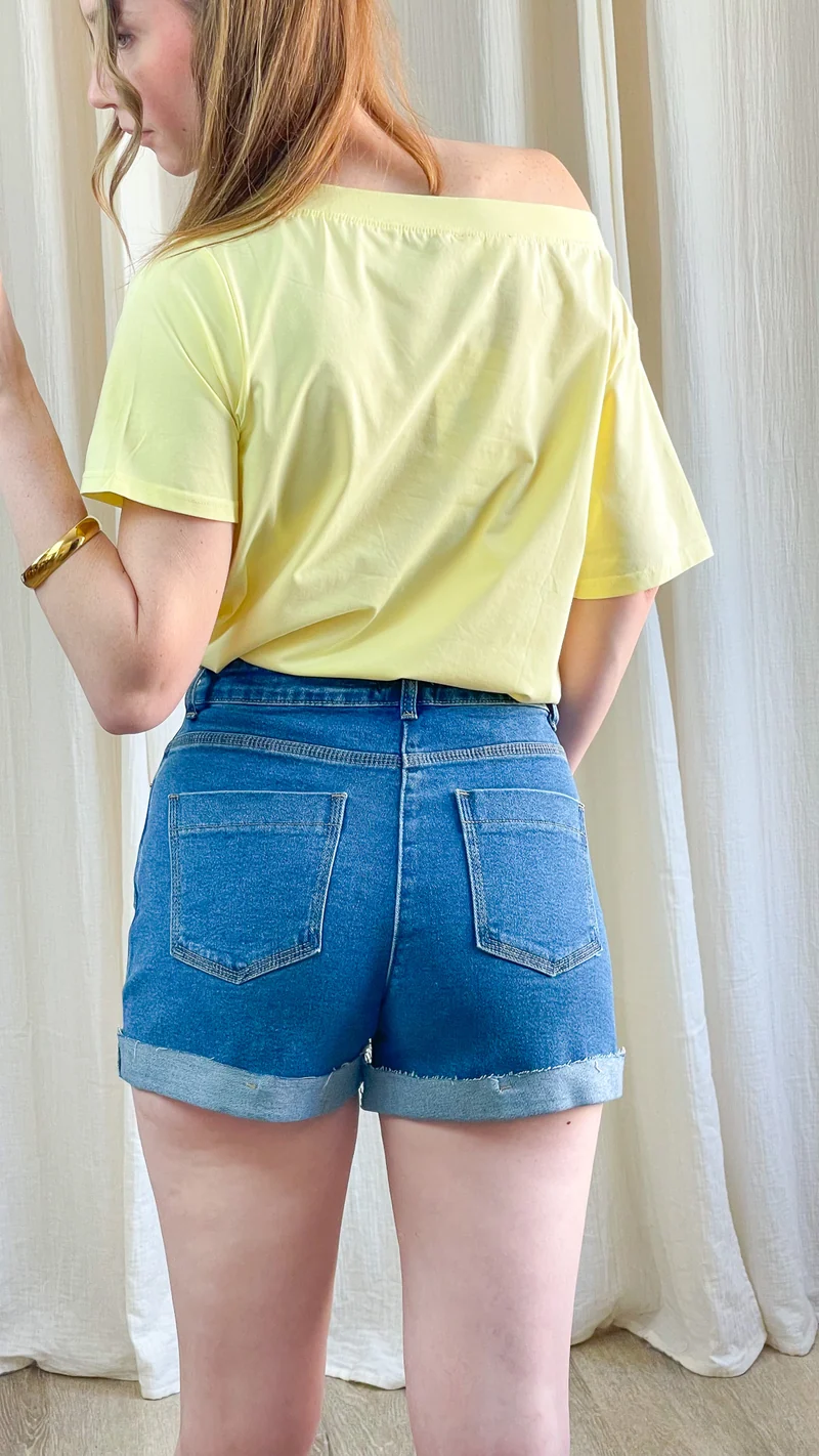 T-shirt Nina - Top épaule dénudée jaune pastel coupe fluide