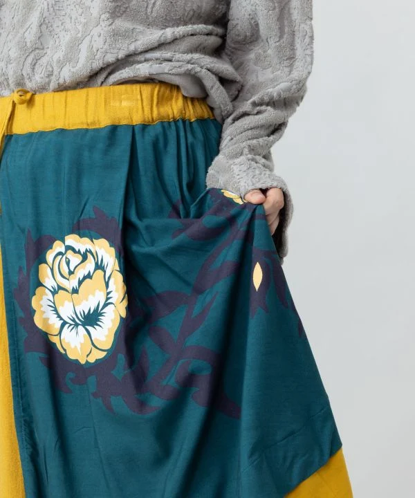 Pantalon asymétrique à fleurs Suzani