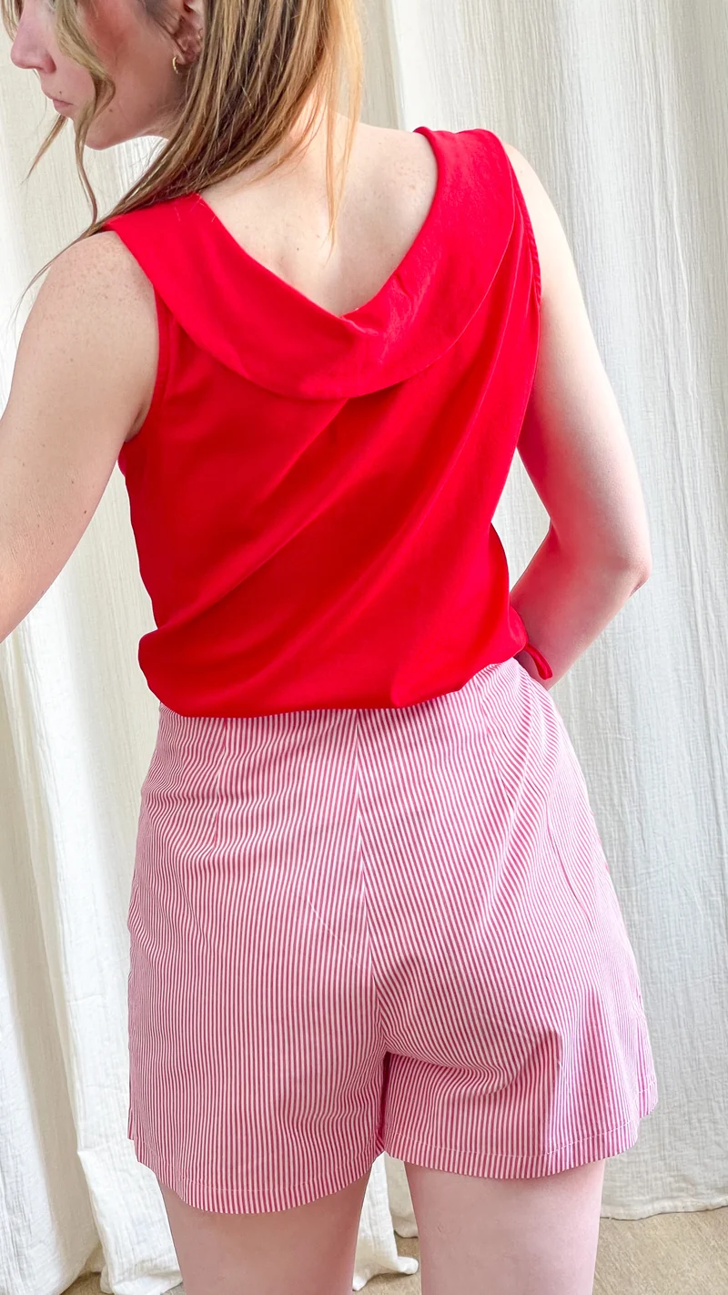 Top Aurélia - Top rouge sans manche avec noeud décoratif