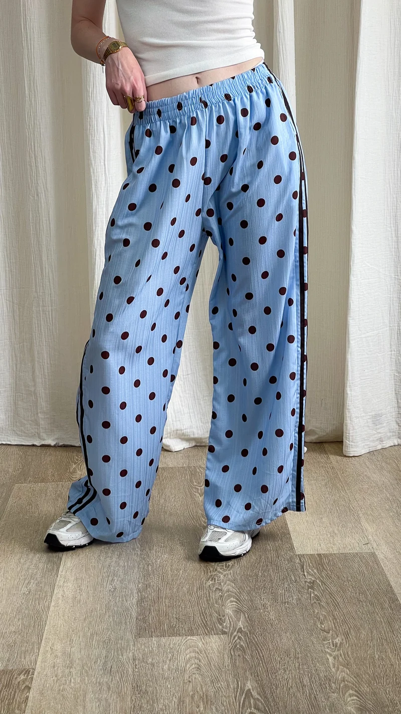 Pantalon Doti - Pantalon large fluide à pois avec bandes latérales