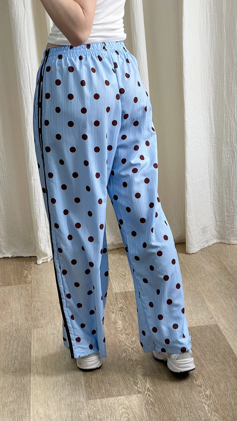 Pantalon Doti - Pantalon large fluide à pois avec bandes latérales