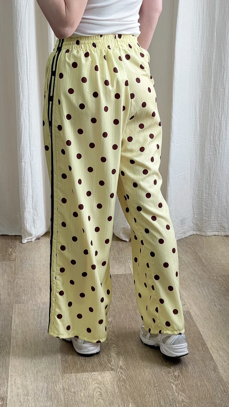 Pantalon Doti - Pantalon large fluide à pois avec bandes latérales