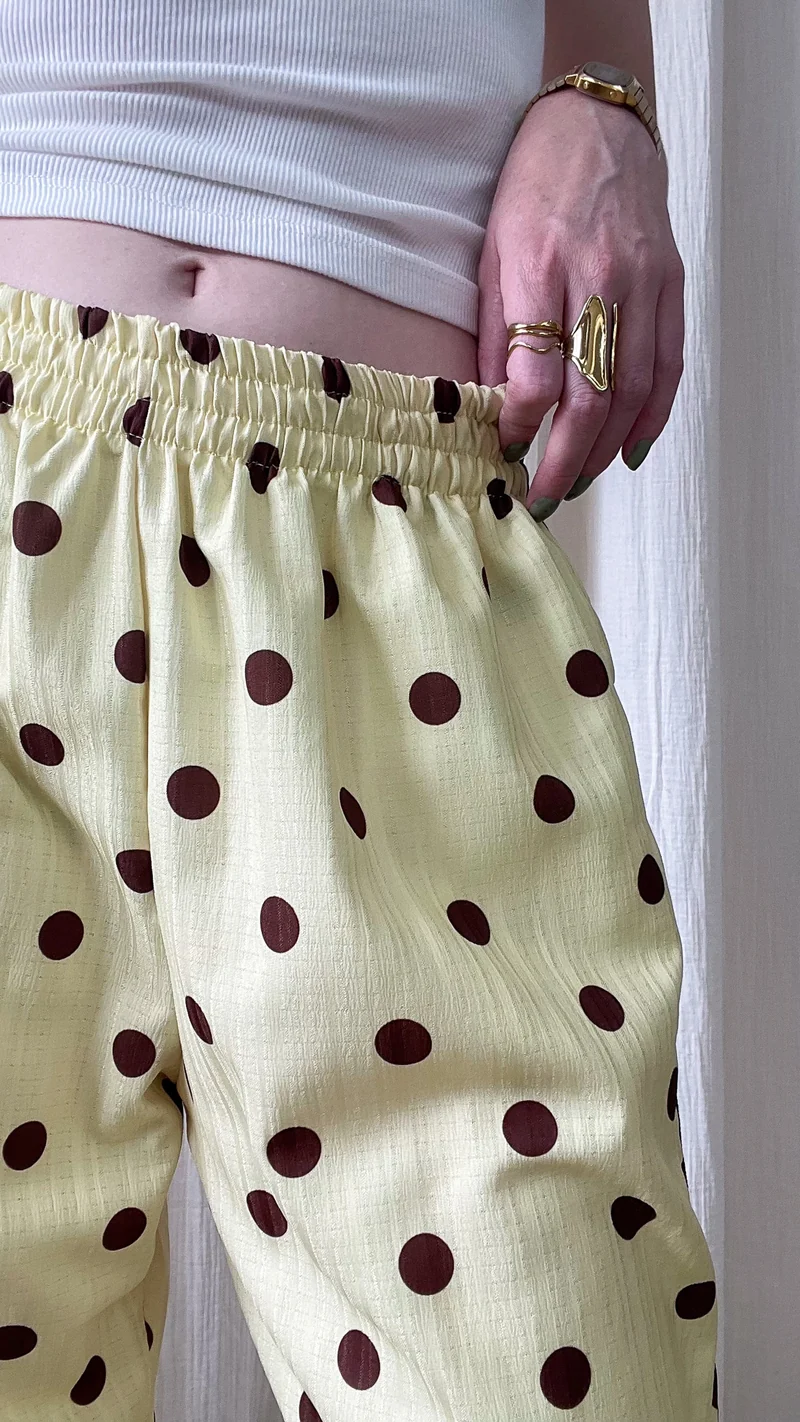 Pantalon Doti - Pantalon large fluide à pois avec bandes latérales