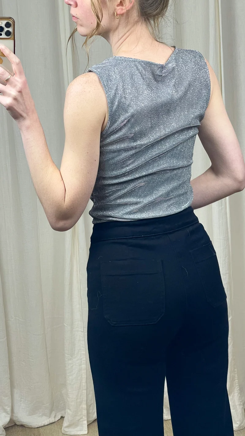 Top Jade – Top fluide pailleté sans manches