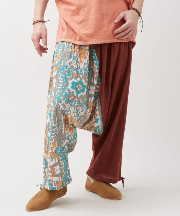 Pantalon harem à motif géométrique