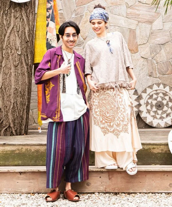 Pantalon harem court en coton aux couleurs de festival