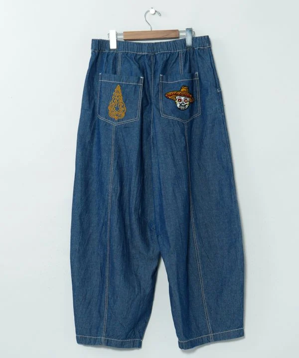 Pantalon en jean brodé à ballons