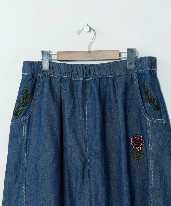 Pantalon en jean brodé à ballons