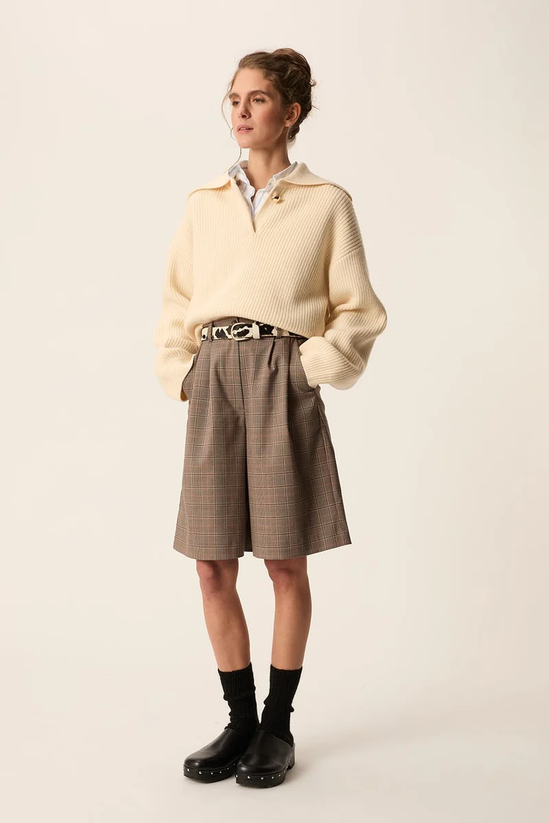 Bermuda Tifaro Saloon
