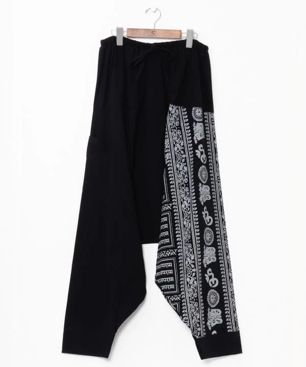 Pantalon harem à motif OM
